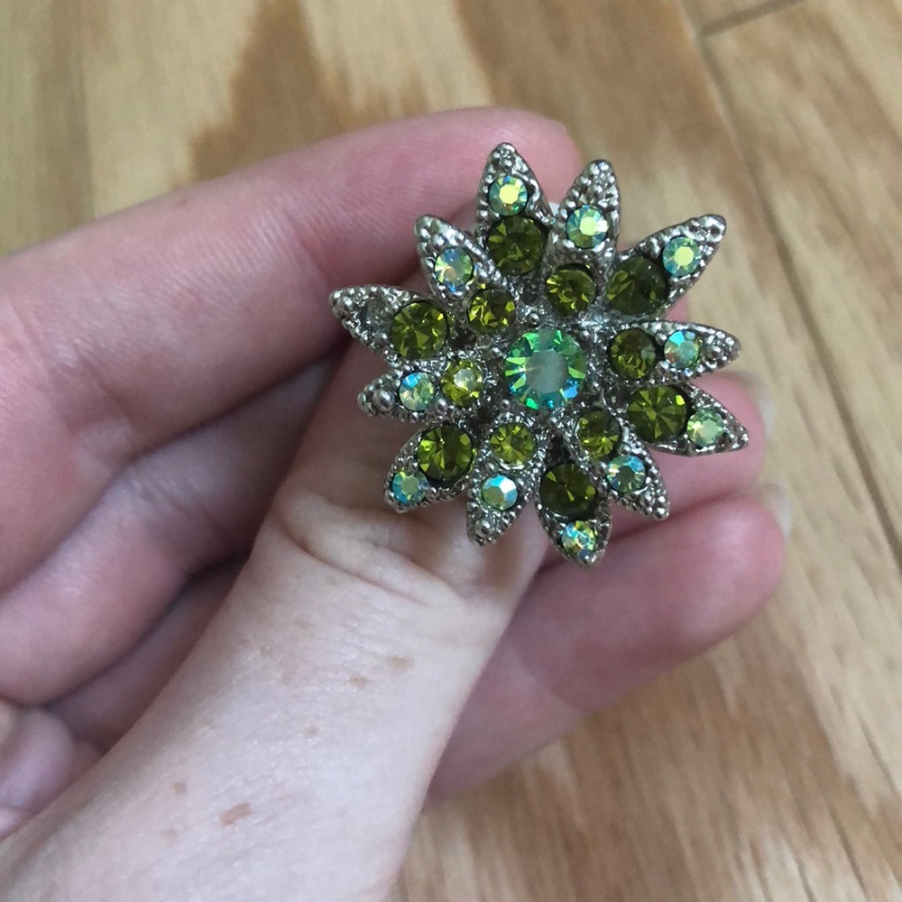 Light green gemstone flower ring